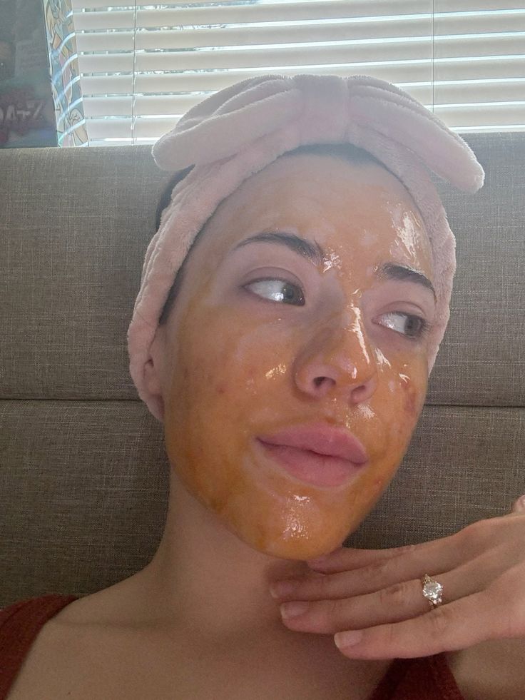 Mercilen Turmeric Vitamin C Gold Mask